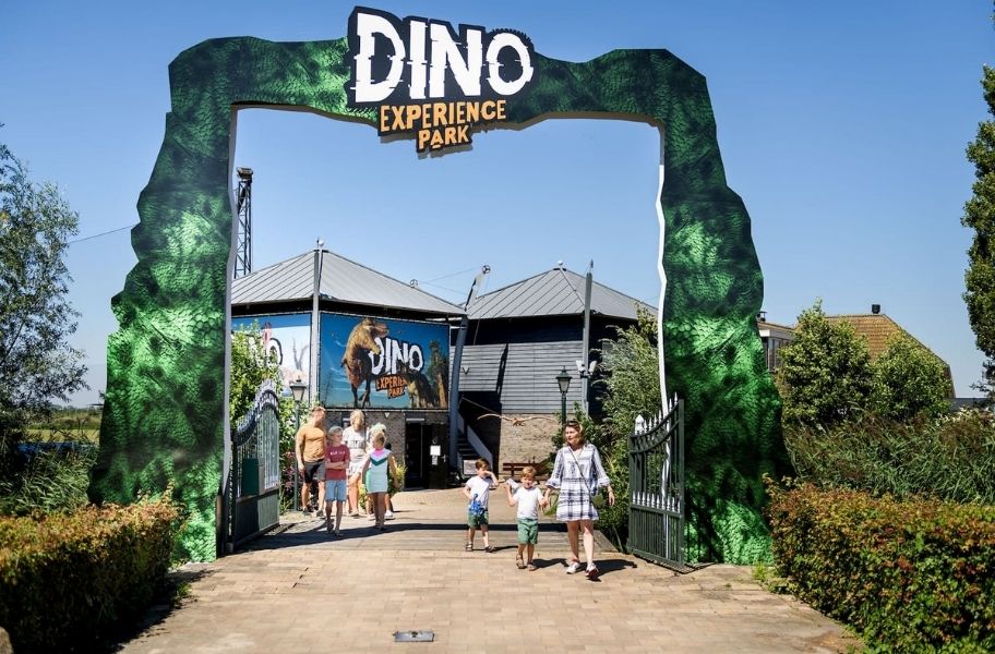 Familienfreundliche Abenteuer Dino Experience Park route